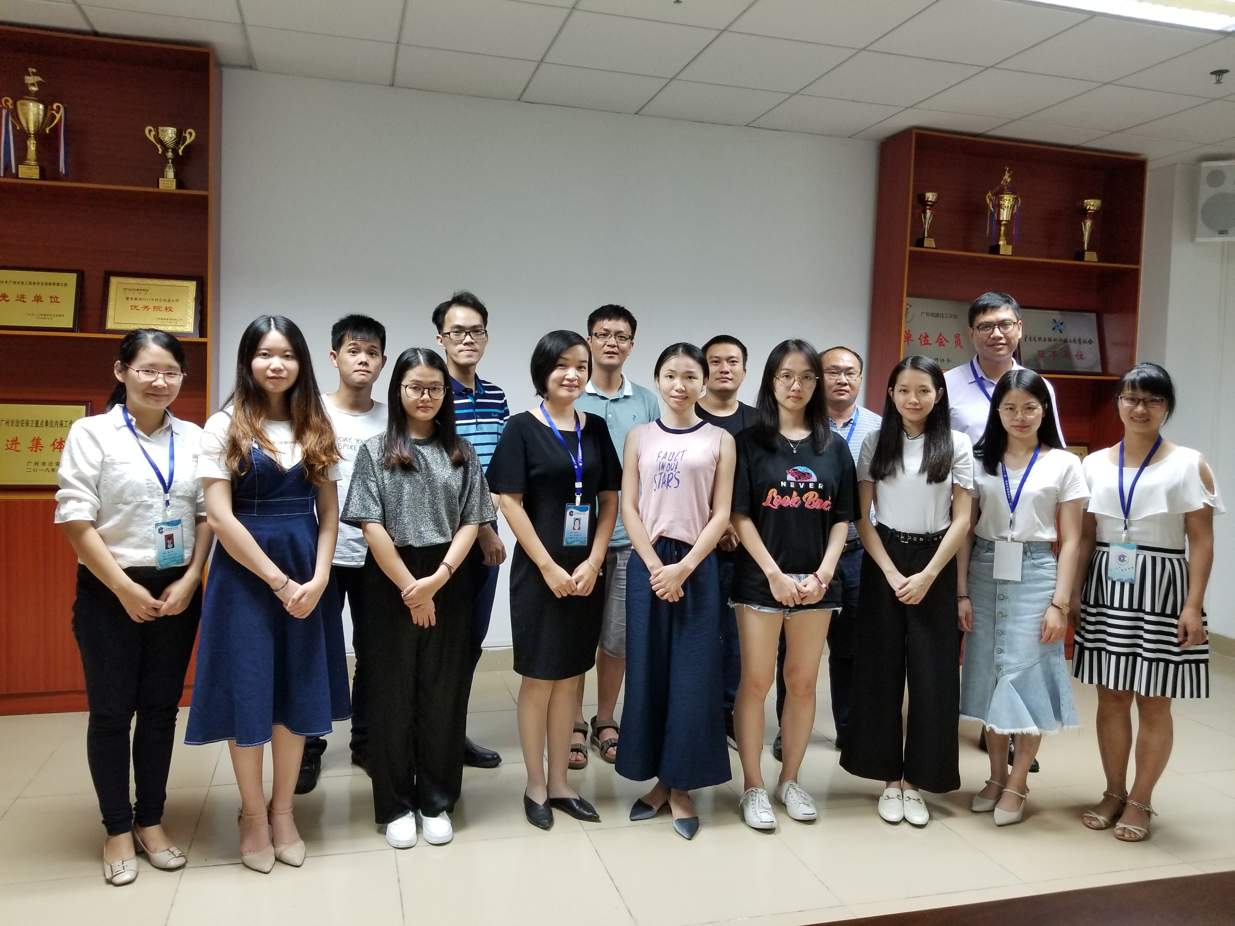 作了简要说明,并对新教师们提出了期望,他希望各位老师能以成果为导向