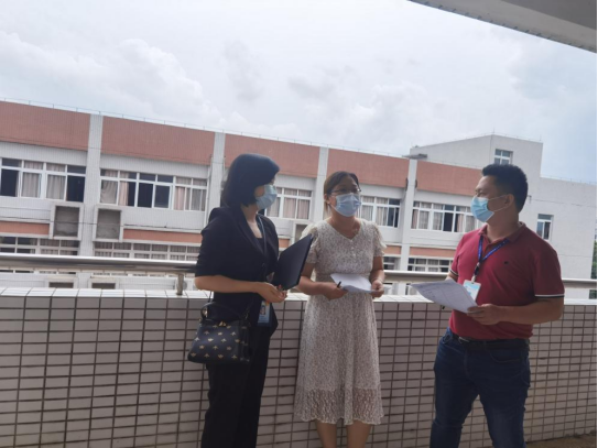 与被听课教师课间交流