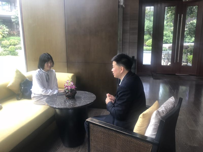 刘经理向吴主任介绍酒店文化 刘经理向吴主任介绍酒店文化